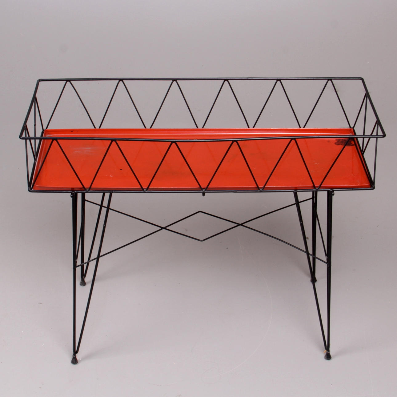 BLOMBORD, med plåtbricka, string 1950/60-tal.