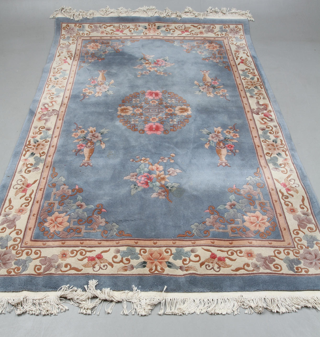 MATTA, Kina, ca 315 x 245 cm.