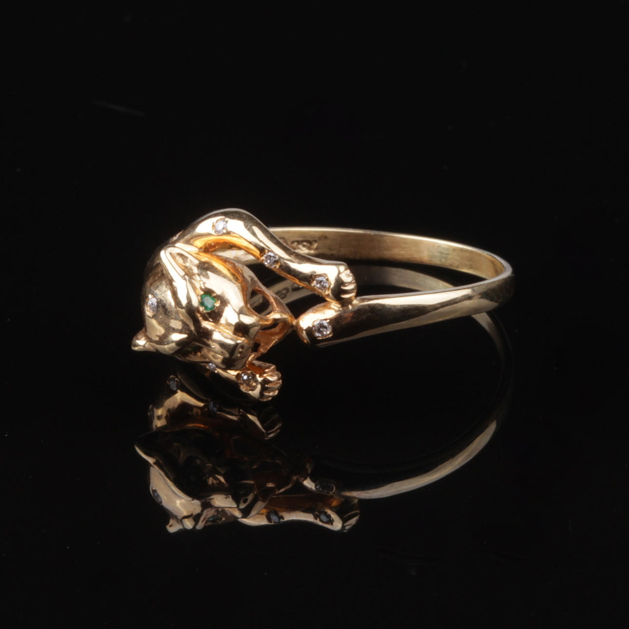RING, med briljanter, 18k guld, vikt ca 3,45 gram.