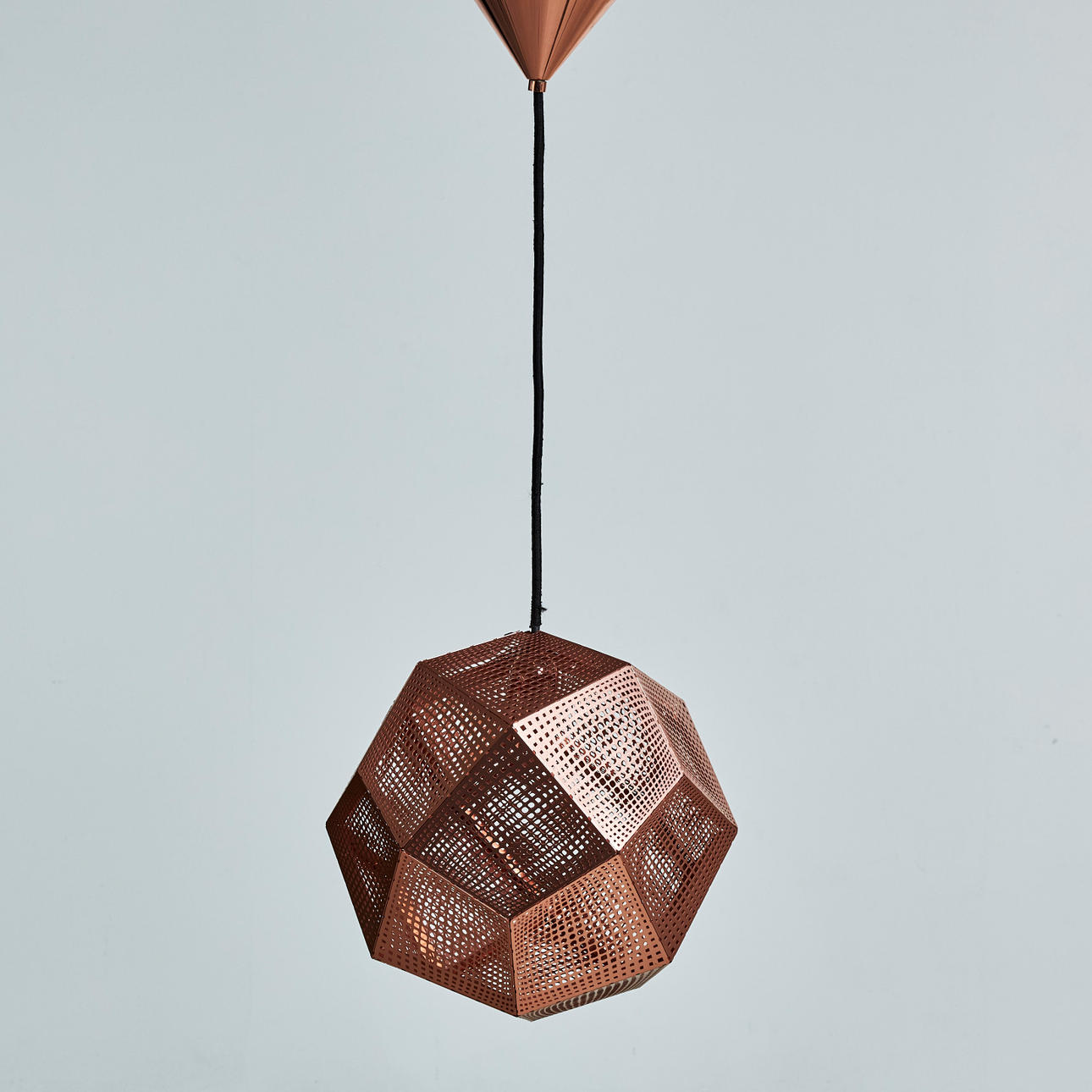 TOM DIXON. LOFTSLAMPE, "Etch", til Tom Dixon, kobber.