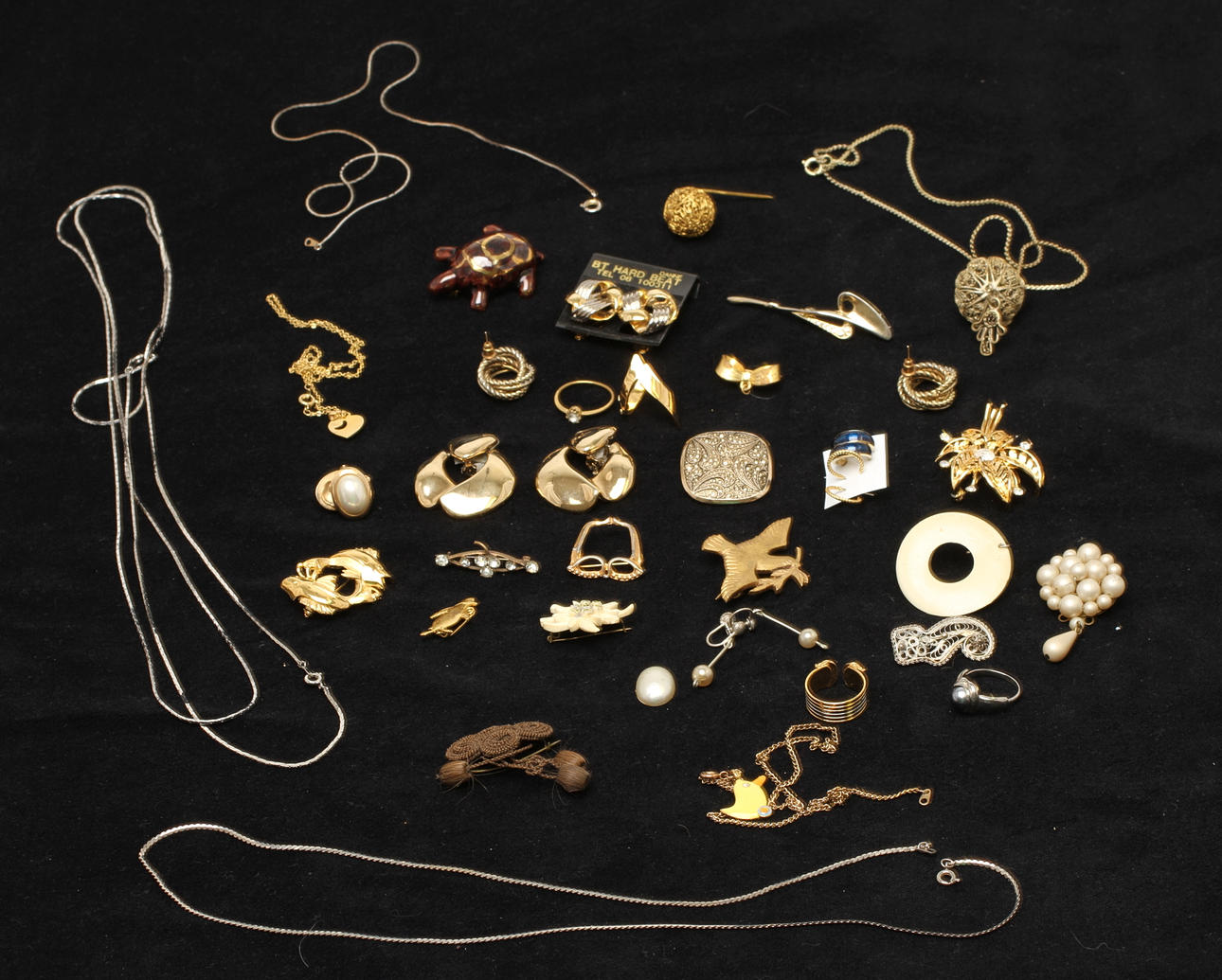 PARTI BIJOUTERIER, bland annat halsband, örhängen, hänge KE. Palmberg Alton.