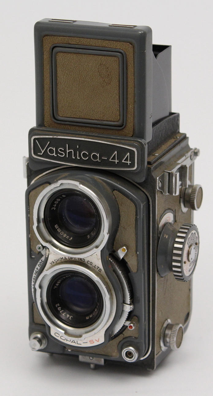 KAMERA, Yashica-44.