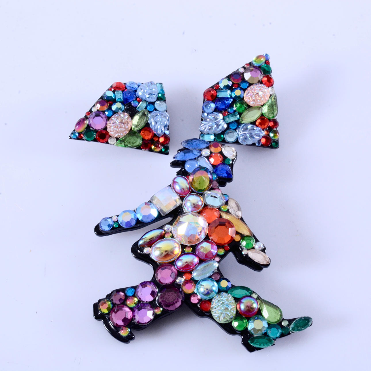 BROCHE Y ARETES, 3 partes, Bill Schiffer, 1994.