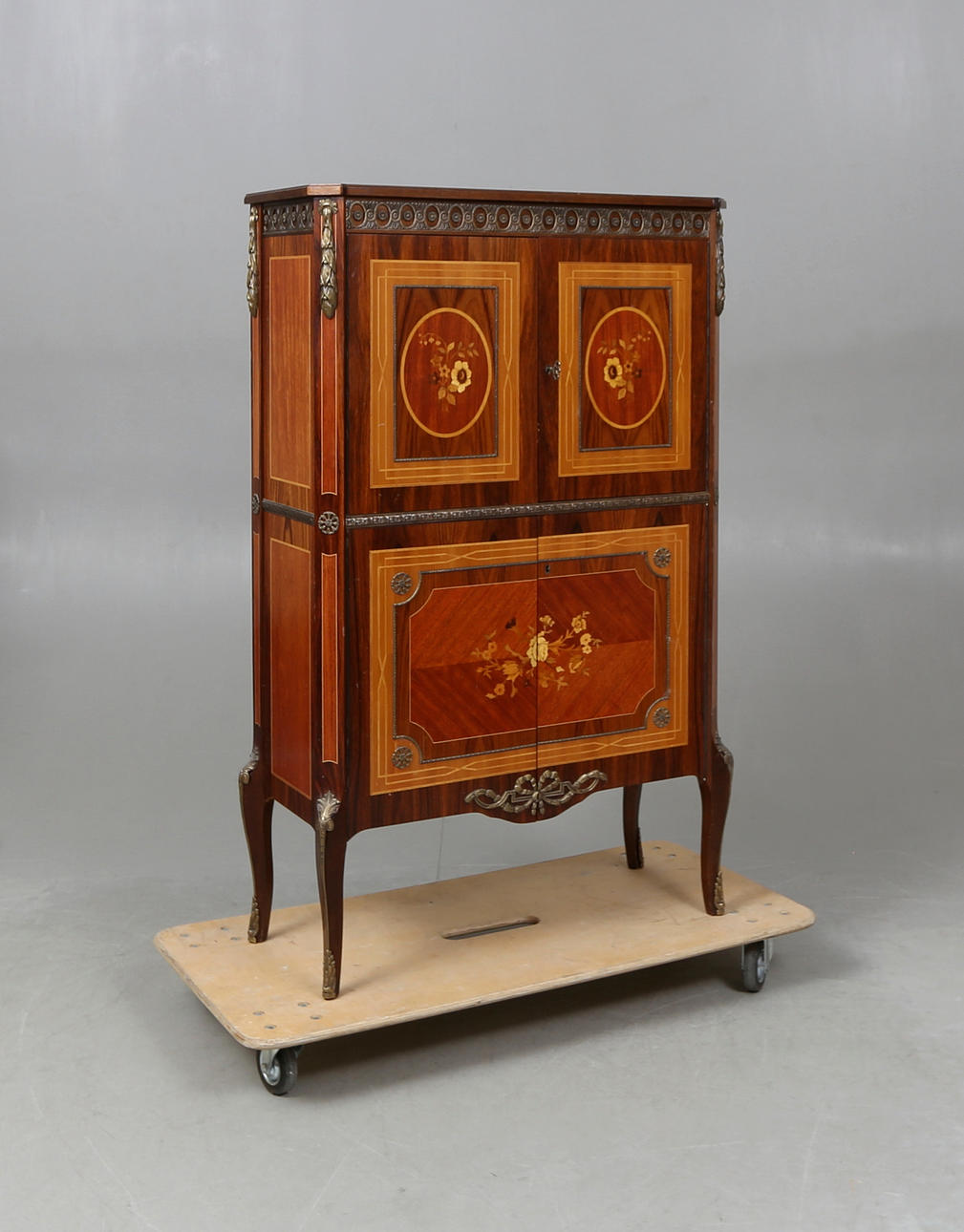 BARSKÅP, Louis XVI-stil, 1900-tal.