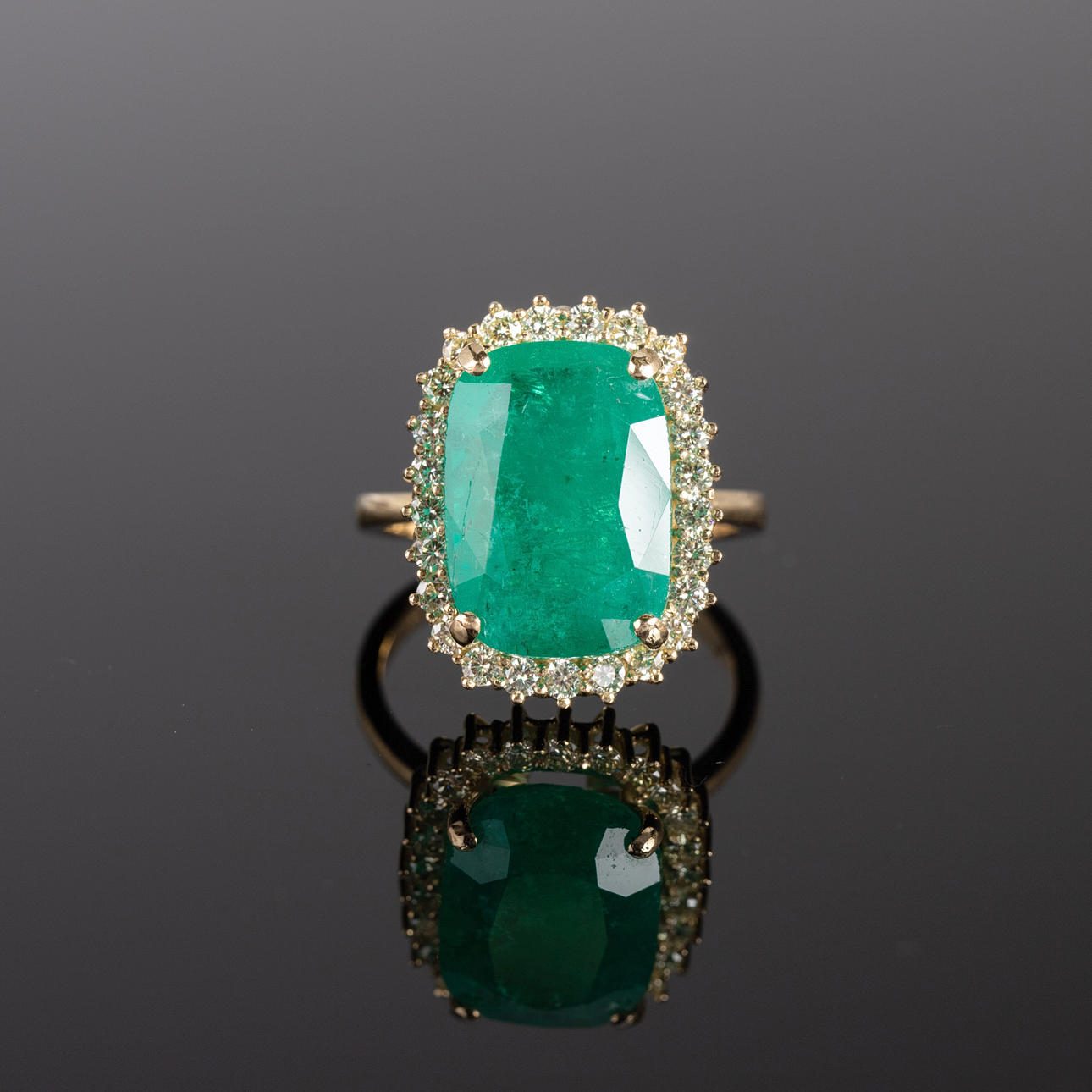 Smaragd och Diamant Ring.