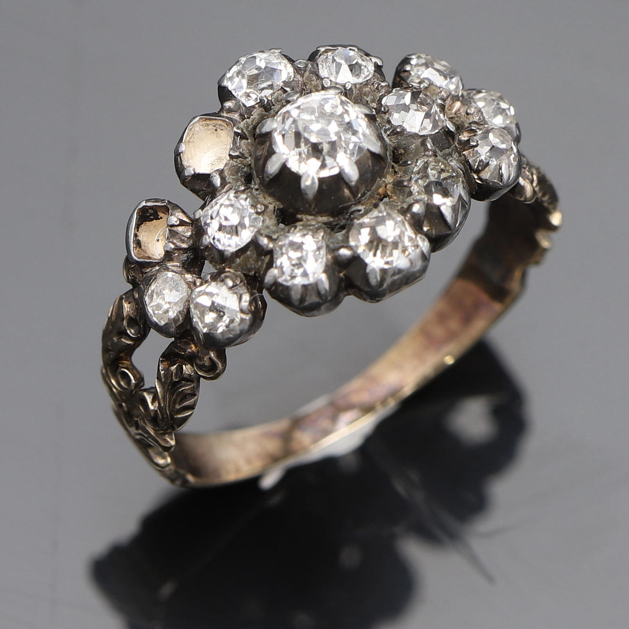 RING, GEORGISK DIAMANTUPPSÄTTNING.