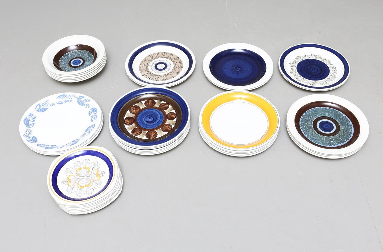 TALLRIKAR, 44 stycken, porslin.