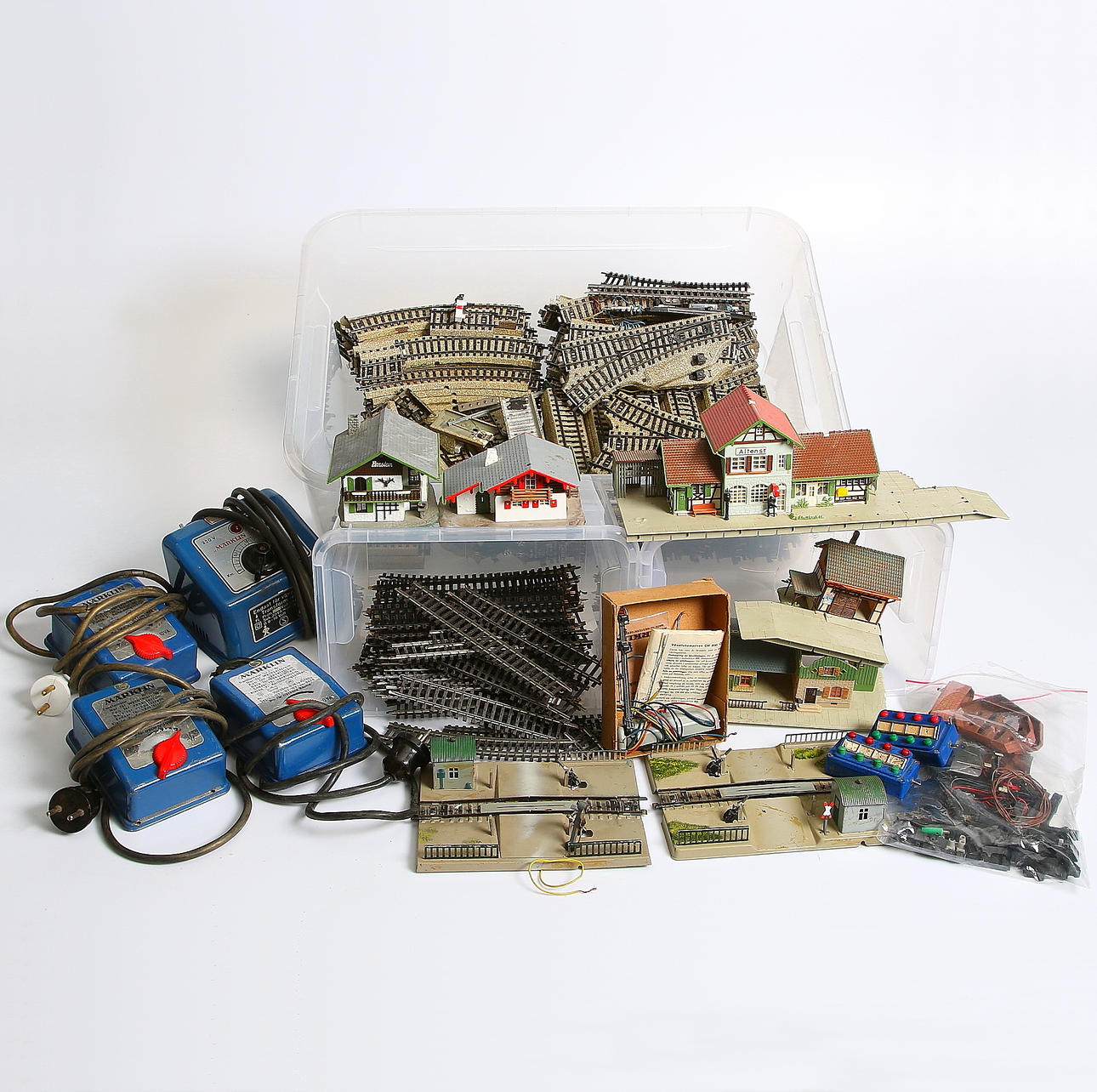 MODELLTÅG, Märklin, RÄLS och HUS. HO samt K.