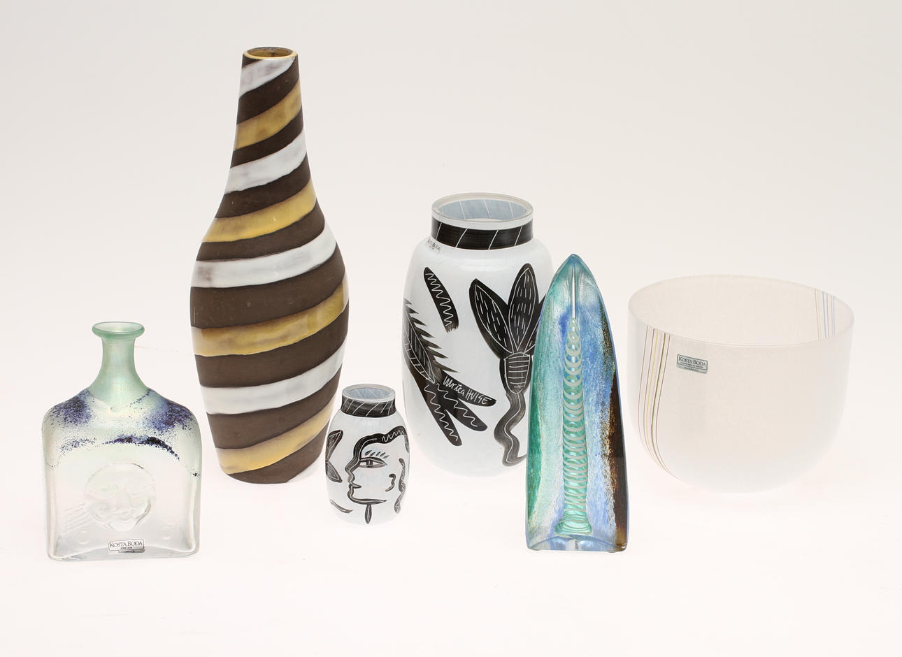 PARTI GLAS 5 delar, bland annat Bertil Vallien samt VAS, "Spiral" Ingrid Atterberg Upsala-Ekeby.