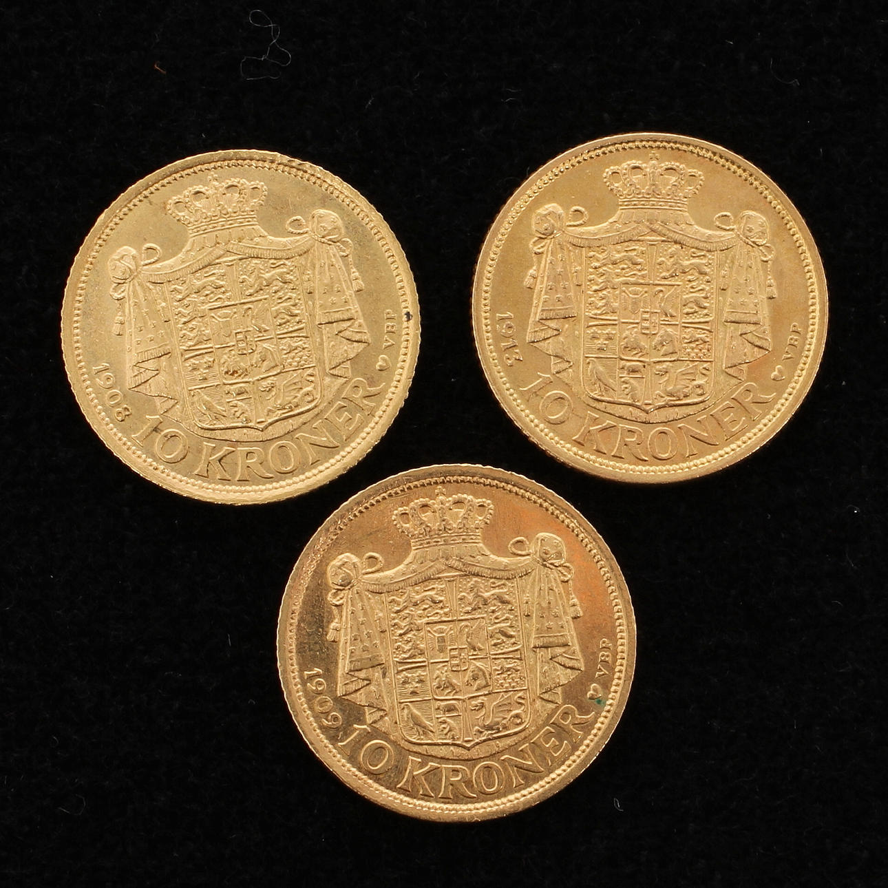 GULDMYNT, 3 st, Danmark, 10 kroner, 1908, 1909 samt 1913, 21,6 karat.