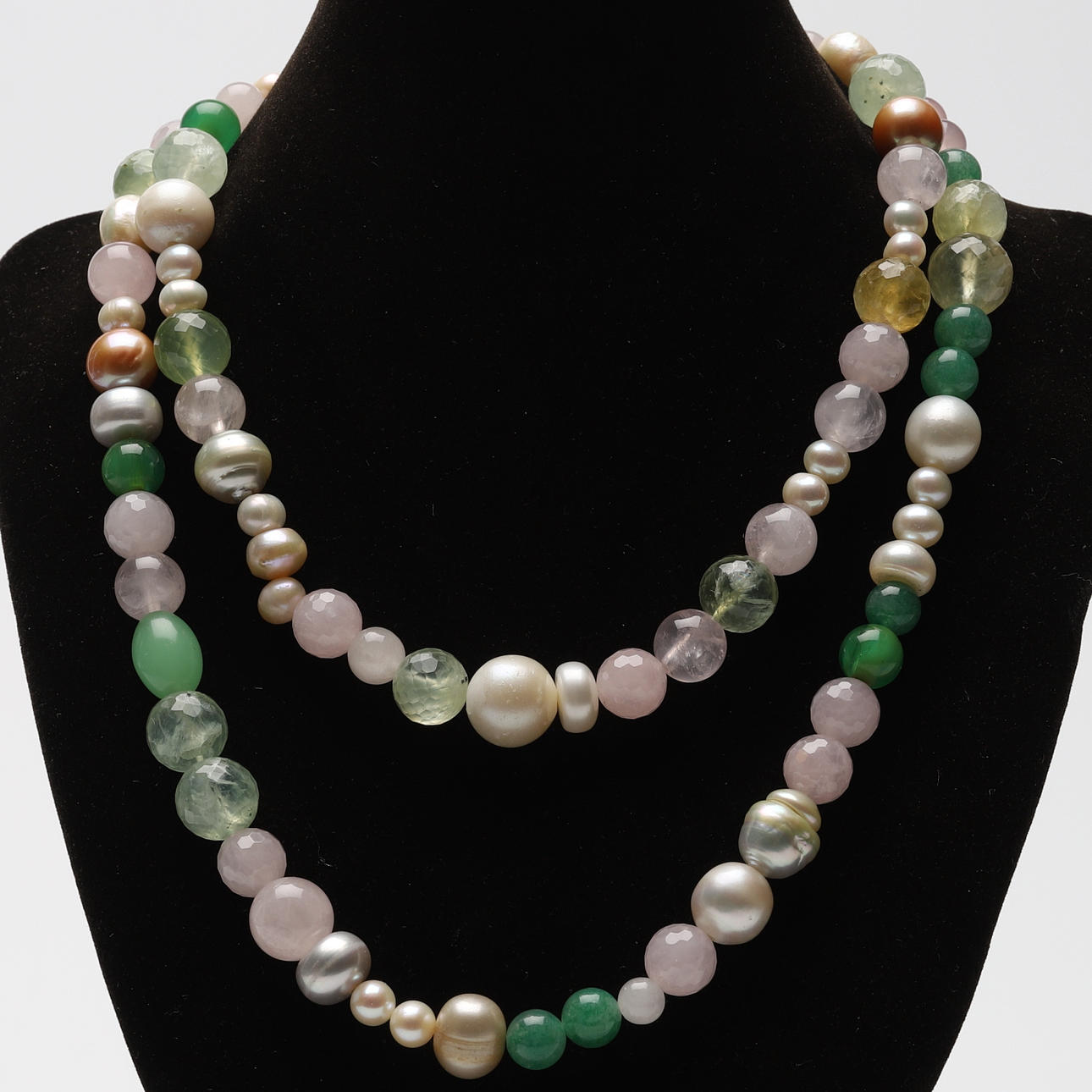 COLLIER, perlas de piedras semipreciosas.