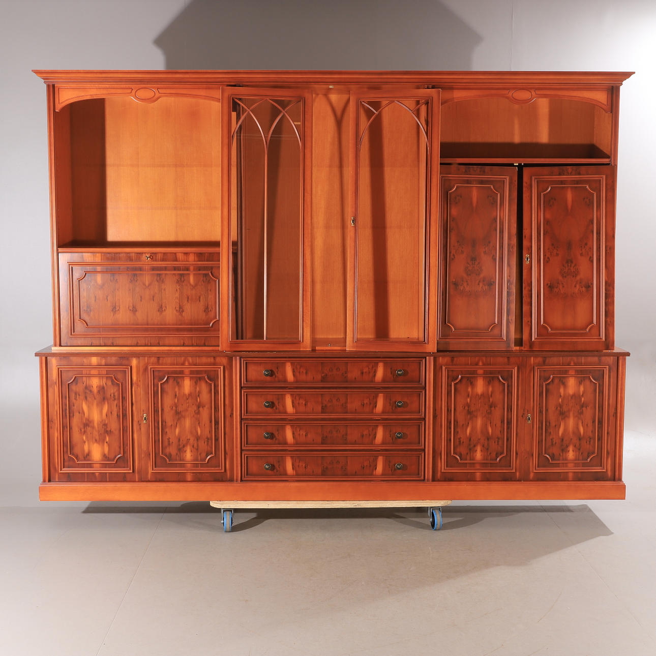 SKÅP, idegran, engelsk stil, 1900-talets andra hälft.