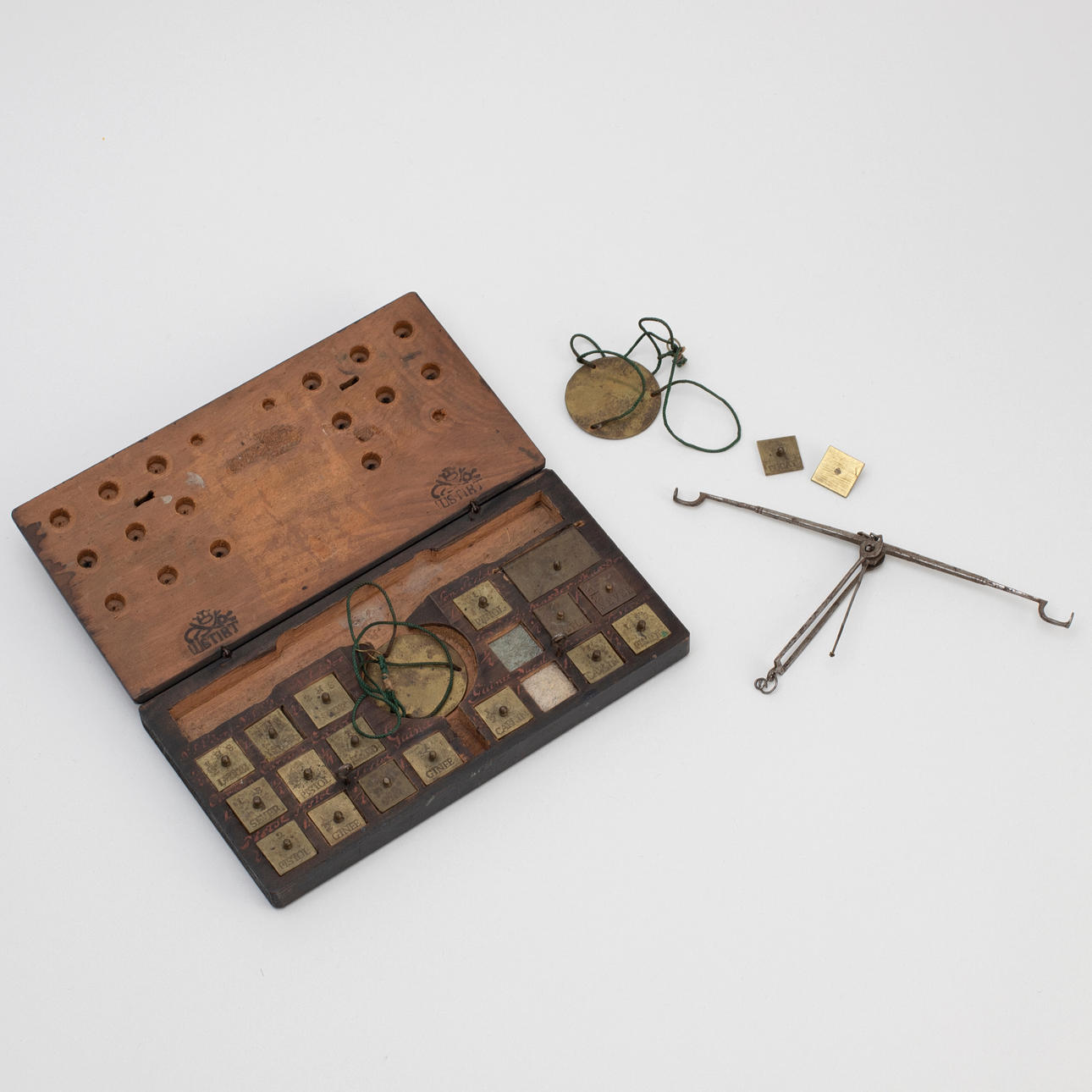 GOLD COIN SCALE with WEIGHT SET, possibly Germany, 18th century.
