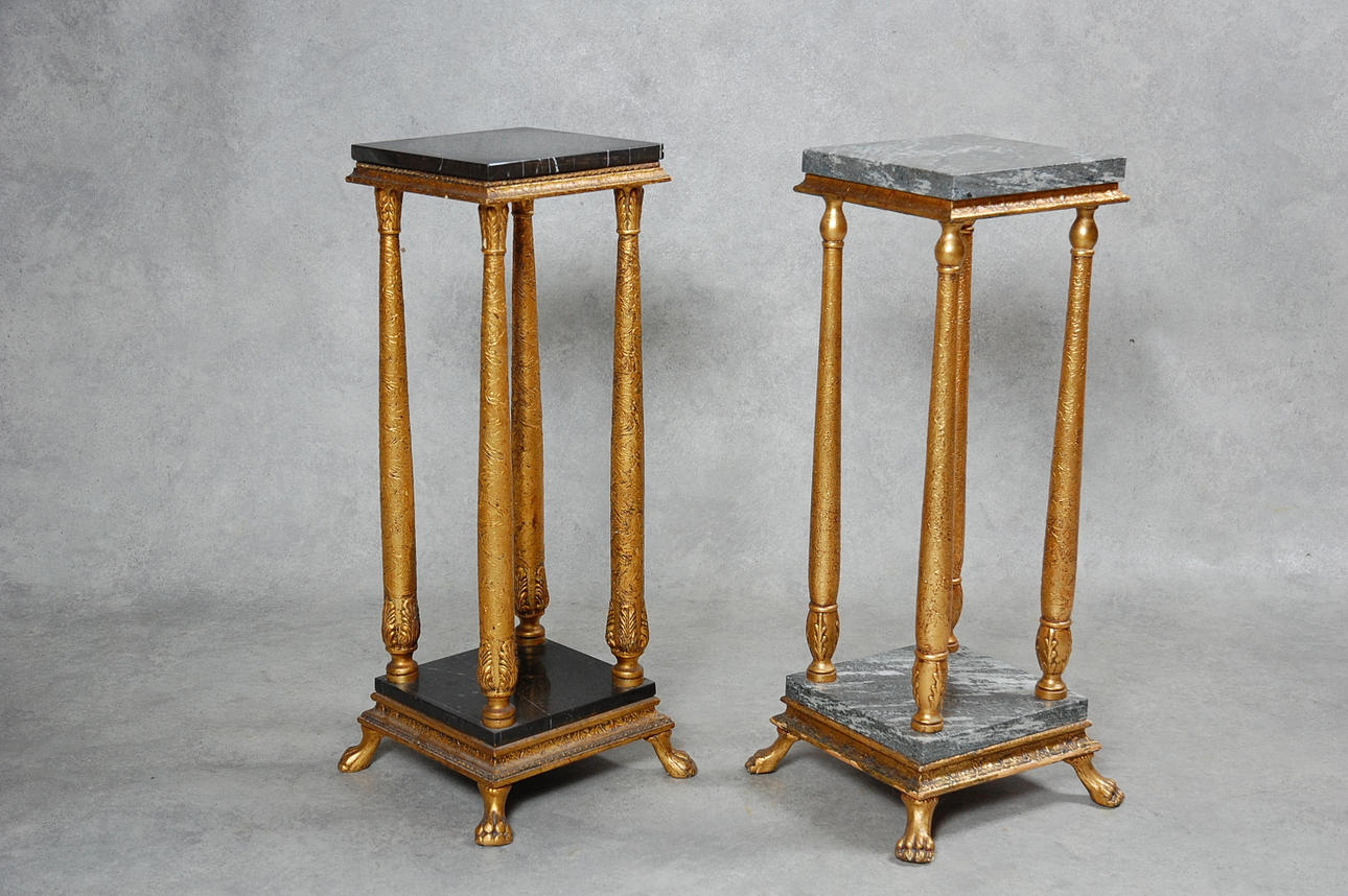 PIEDESTALER, 2 st, med marmorskivor, 1900-talets mitt.