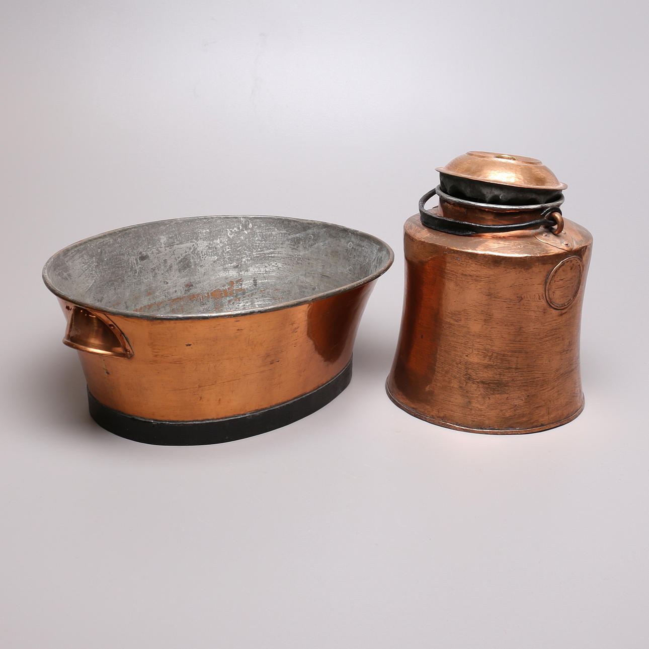 KOPPARFÖREMÅL, 2 st, 1900-tal.