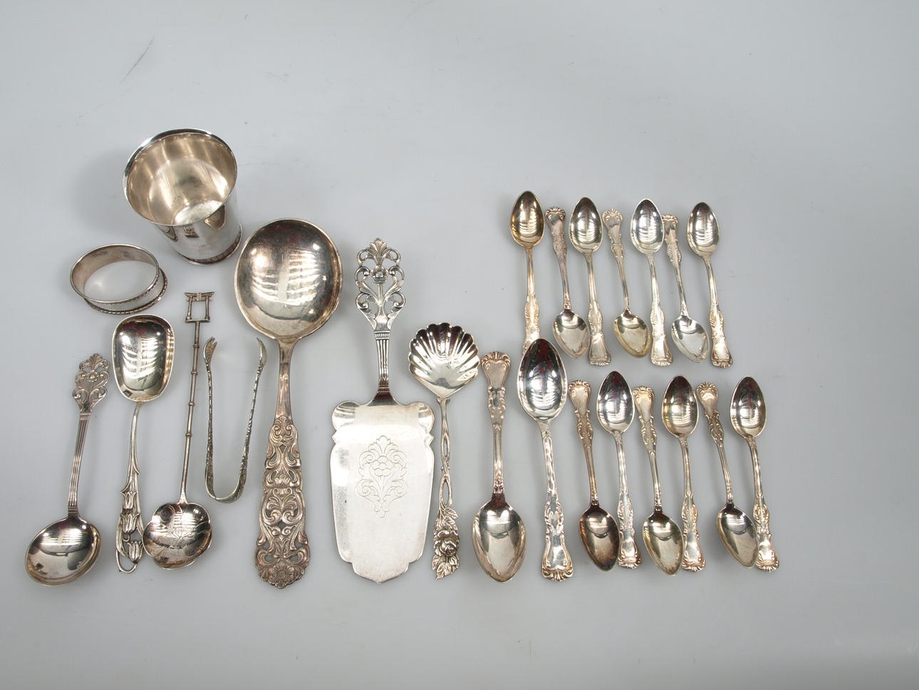 PARTI SILVERFÖREMÅL, 24 delar, 504,0 gram.