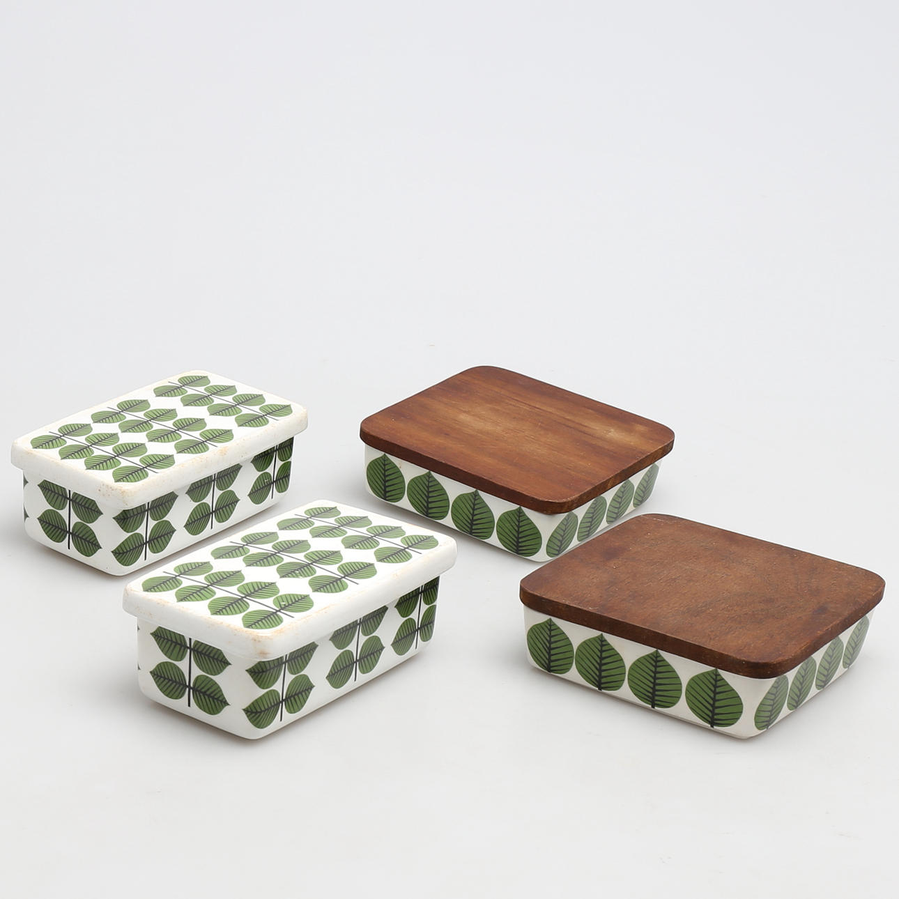 STIG LINDBERG. Parti porslin. 4 delar. "Berså", Gustavsberg.