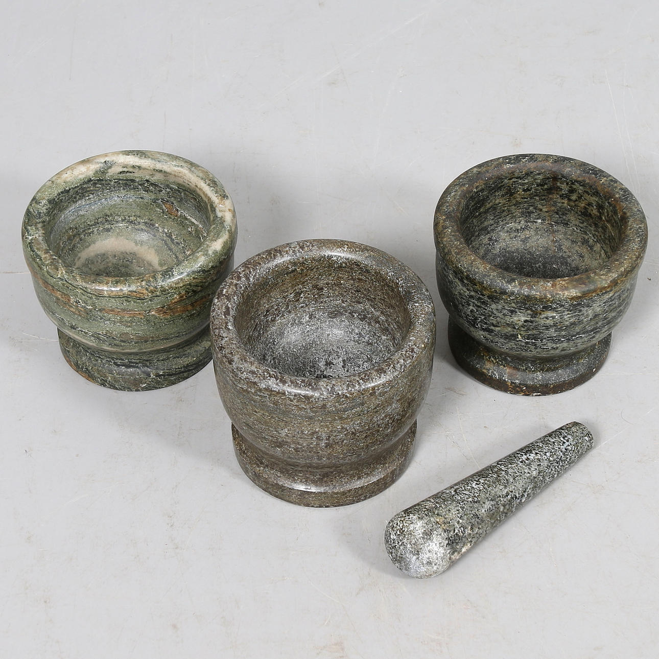 MORTLAR, 3 st, marmor, 1800-tal.