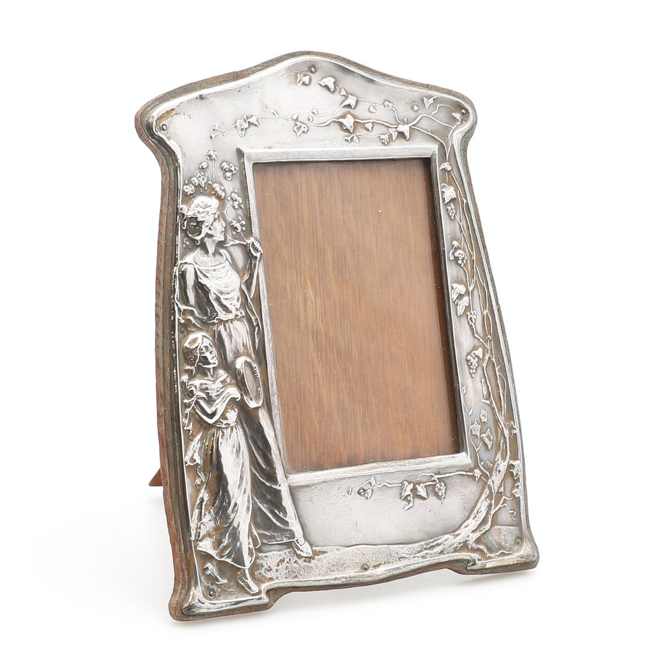 EN EDWARDIANSK SILVERPLÄTERAD FOTORAM.