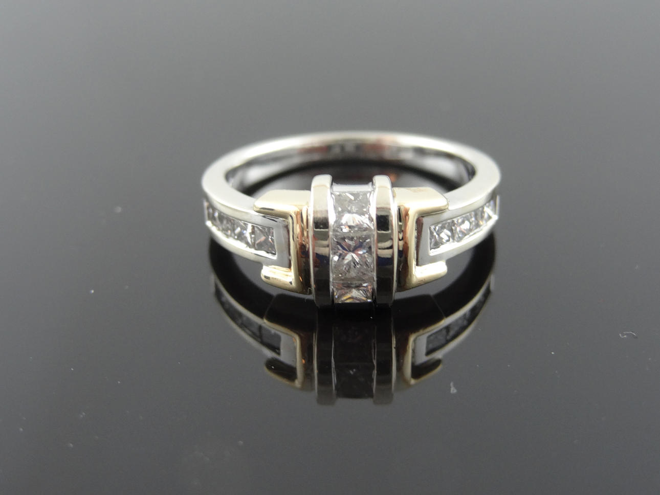 Kvinnors moderna prinsessa diamantring 0,75cts.