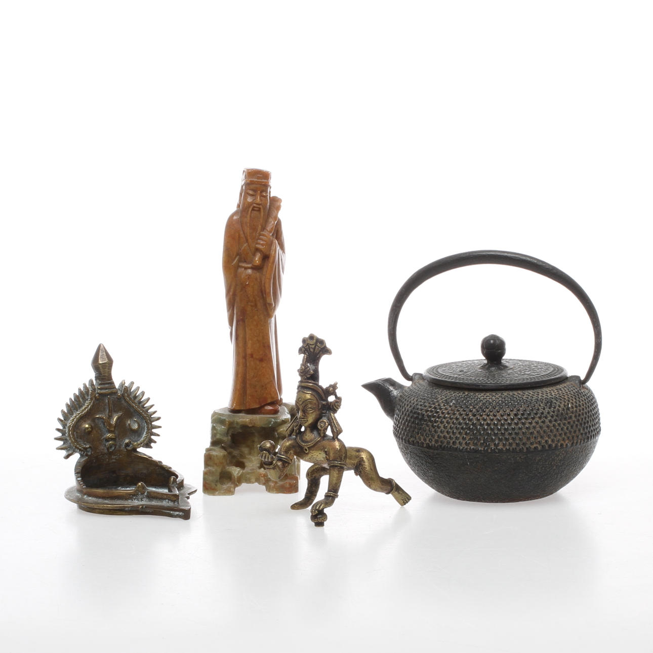 PARTI ORIENTALISKT, 4 delar, bla tekanna och figuriner.