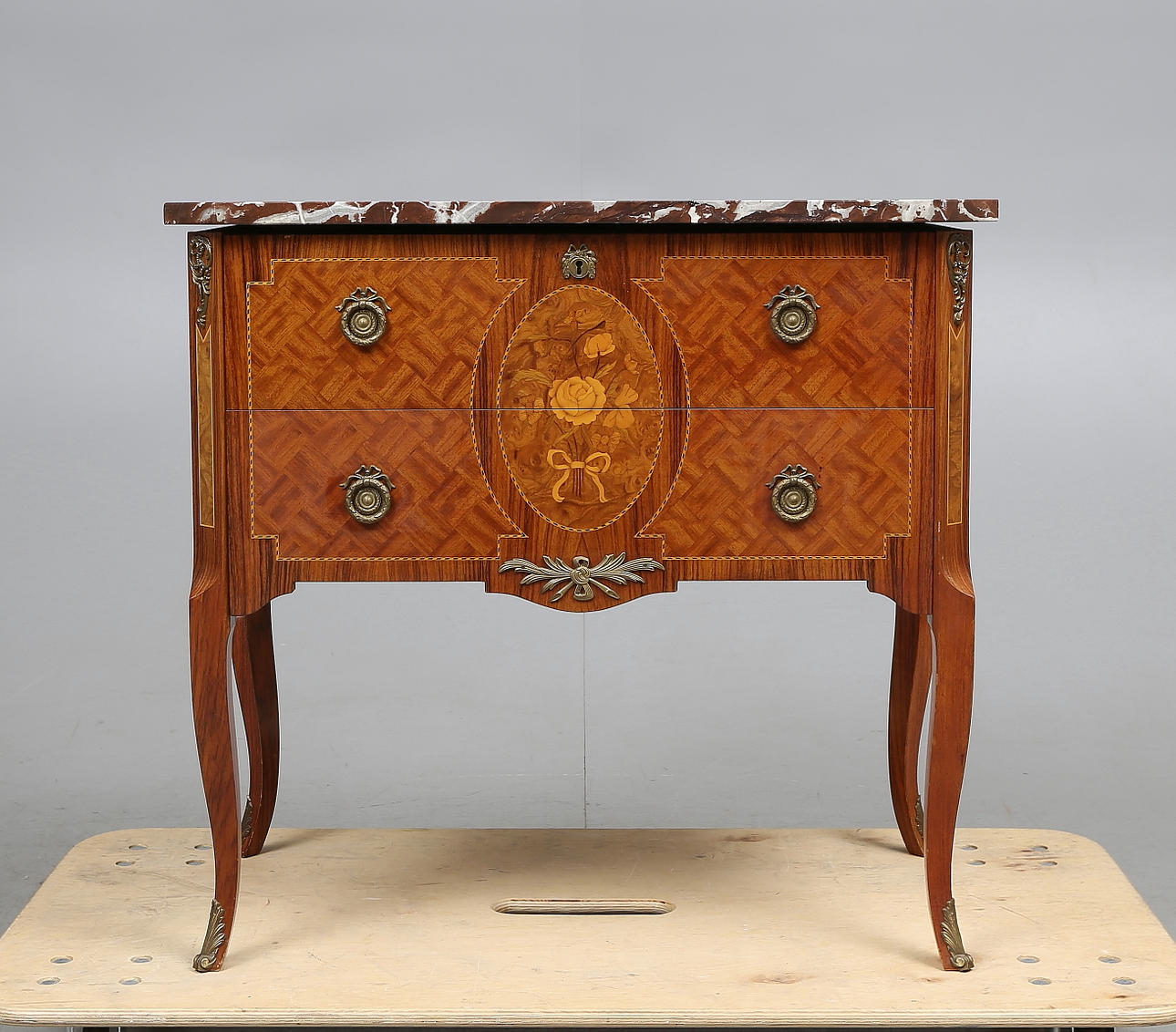 BYRÅ, sk Haupst-stil, 1900-tal.