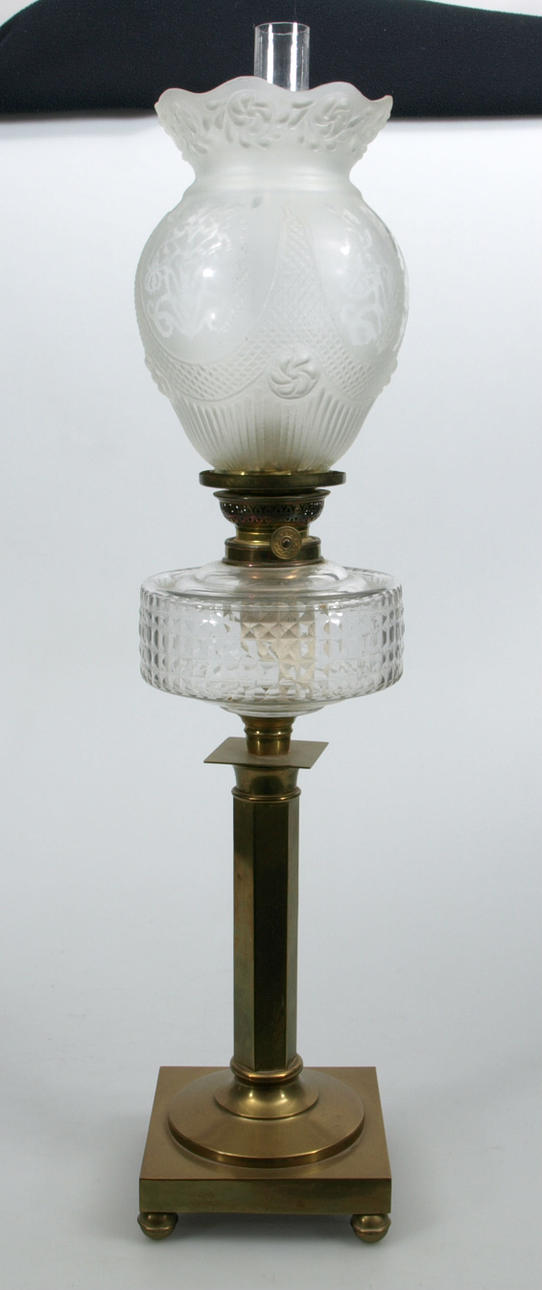 FOTOGENLAMPA, bordsmodell, mässingsfot, 1900-talets första kvartal.