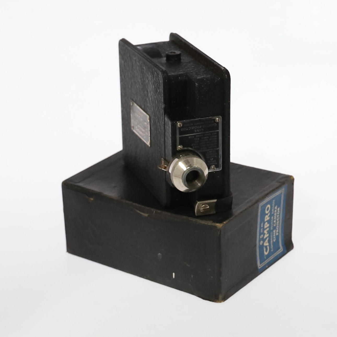EIN CAMPRO CINE-KAMERA-PROJEKTOR.