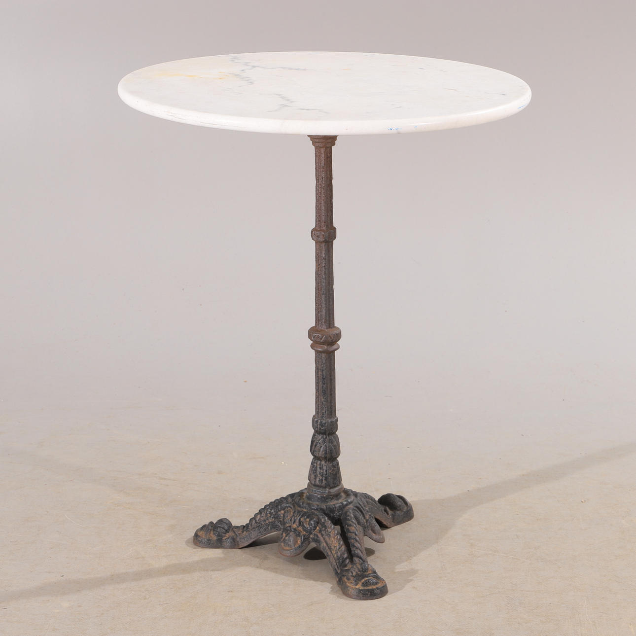 GARTENTISCH, Gusseisen mit Steinplatte.