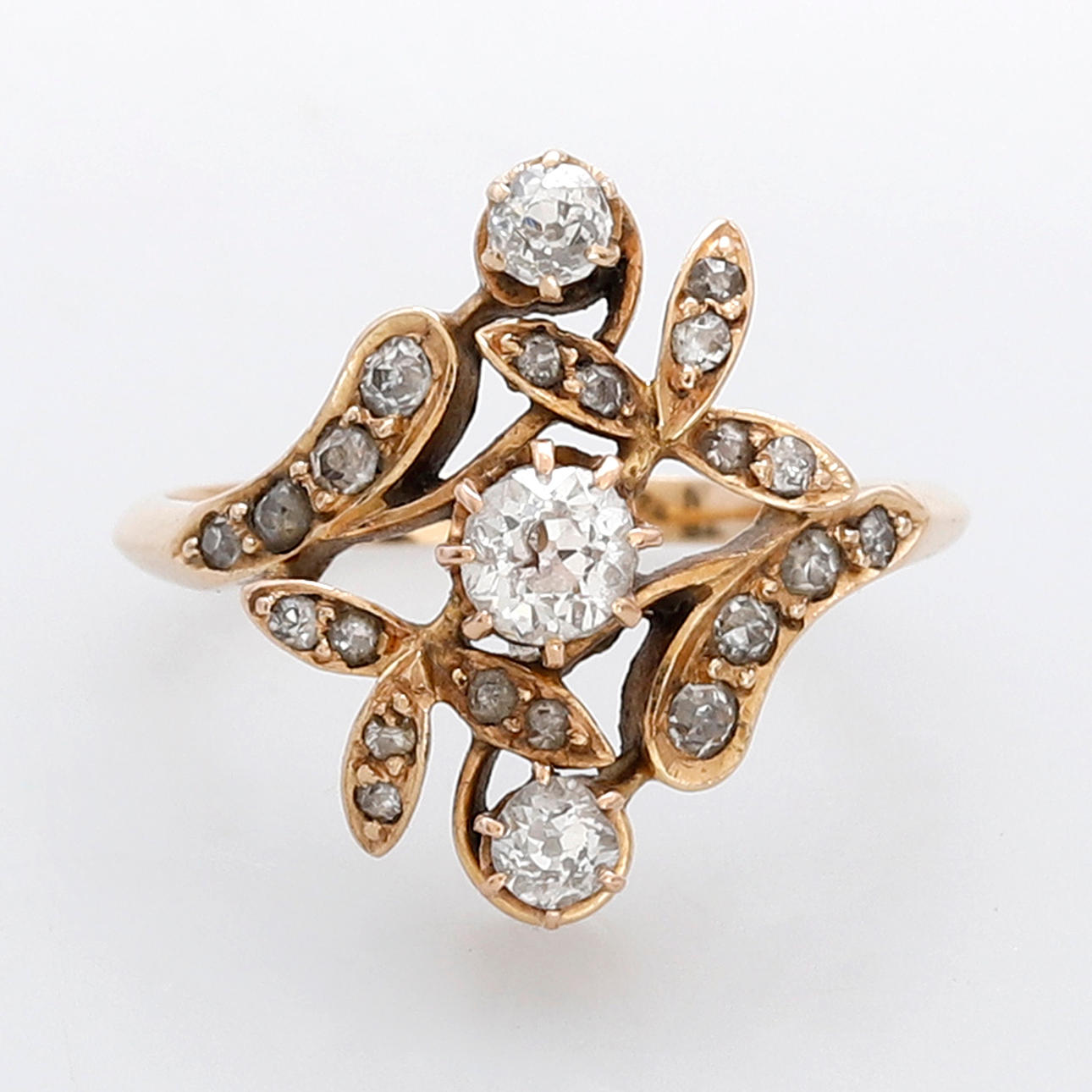 Modernist diamonds ring, circa 1900.