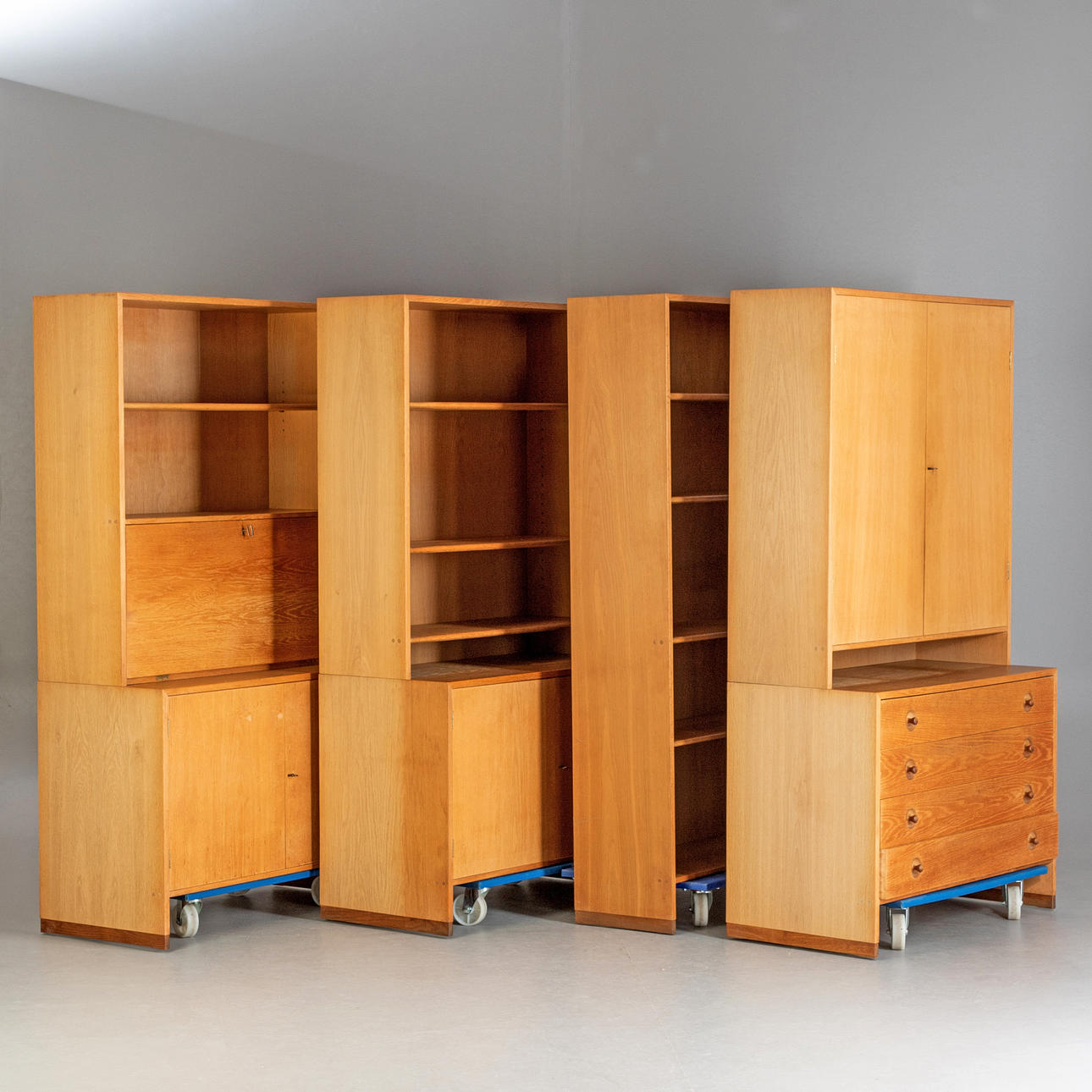 HANS J.  WEGNER. Ry Mobler. Vægelement / reolsystem RY-100 4-delt.