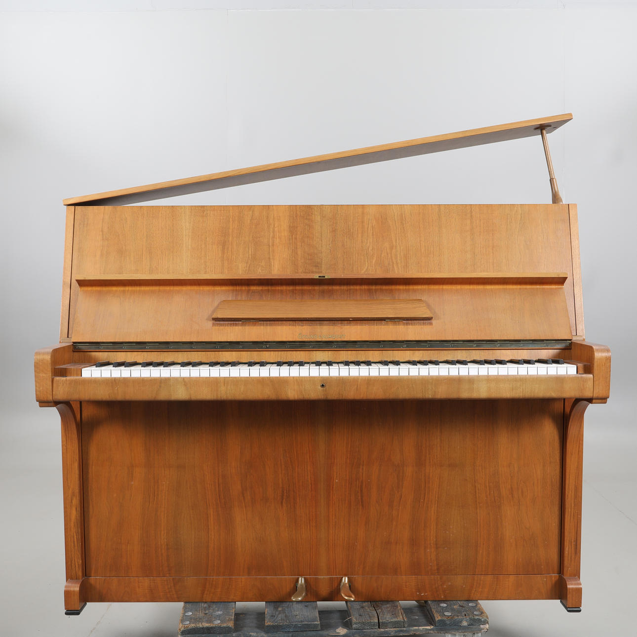 HALBFLÜGEL. Östlind & Almquist.