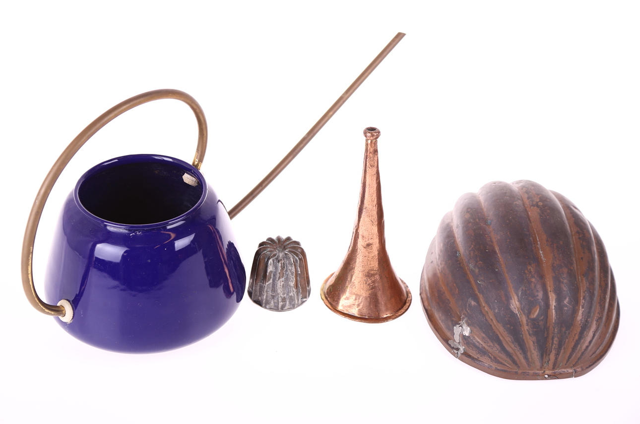 VATTENKANNA, plåt/emalj, Kockums + KOPPARFÖREMÅL, 3 st.