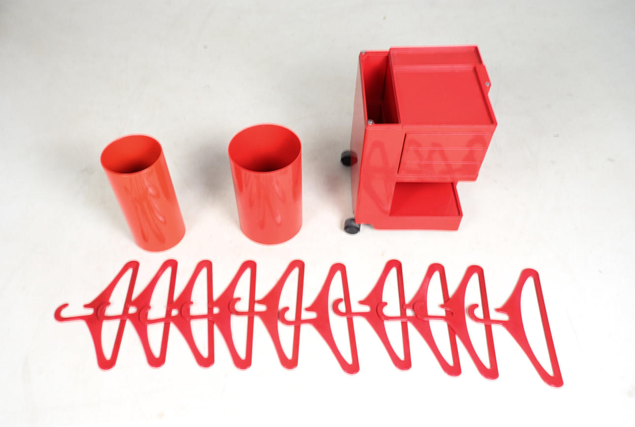 JOE COLOMBO. ZUGESCHRIEBEN. Joe Colombo Rollcontainer / Schirmständer / Mülleimer / Kleiderbügel.