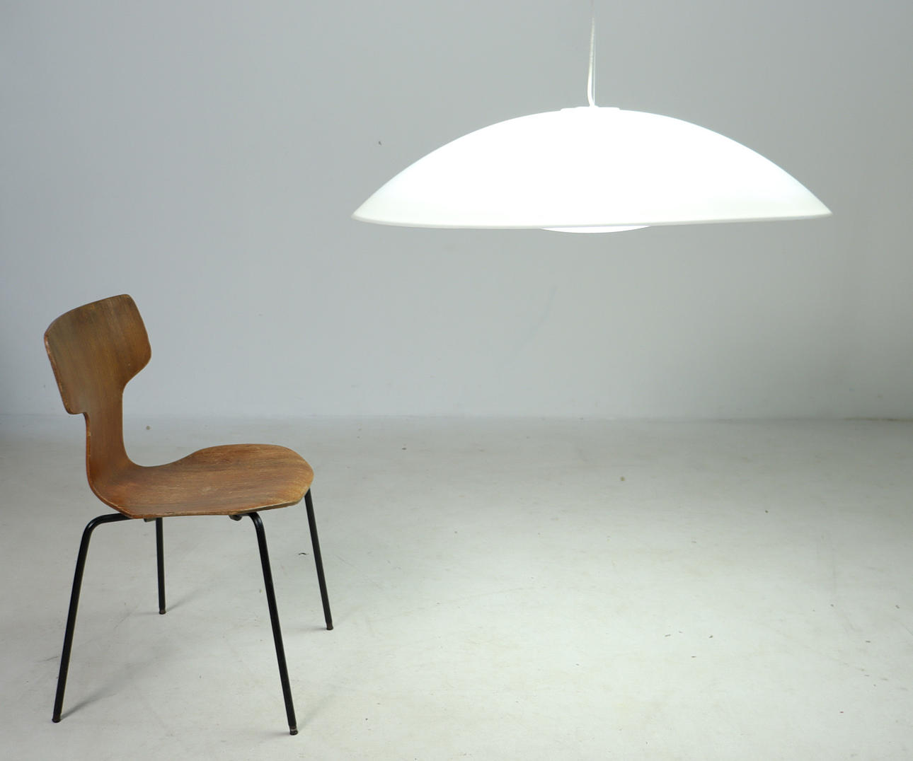 Kartell lámpara colgante modelo Neutra.