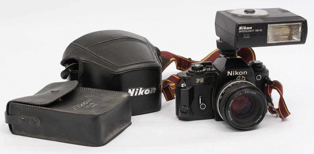 KAMERAPAKET, Nikon FG, blixt Nikon SB-15.