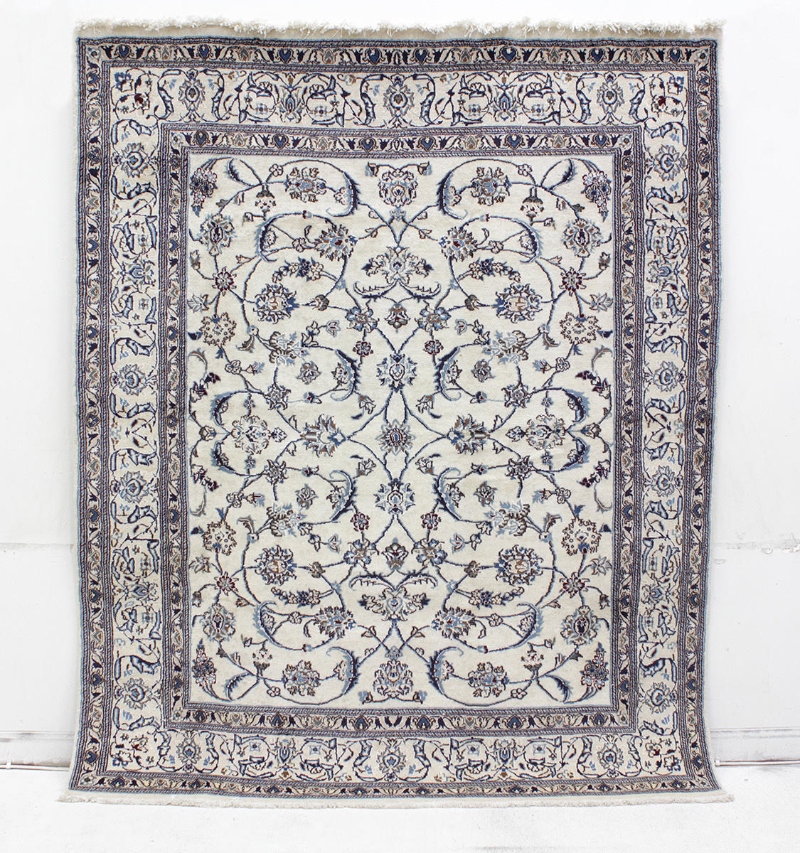 MATTA, Orientalisk, Nain med silkesinslag, 240 x 200 cm.