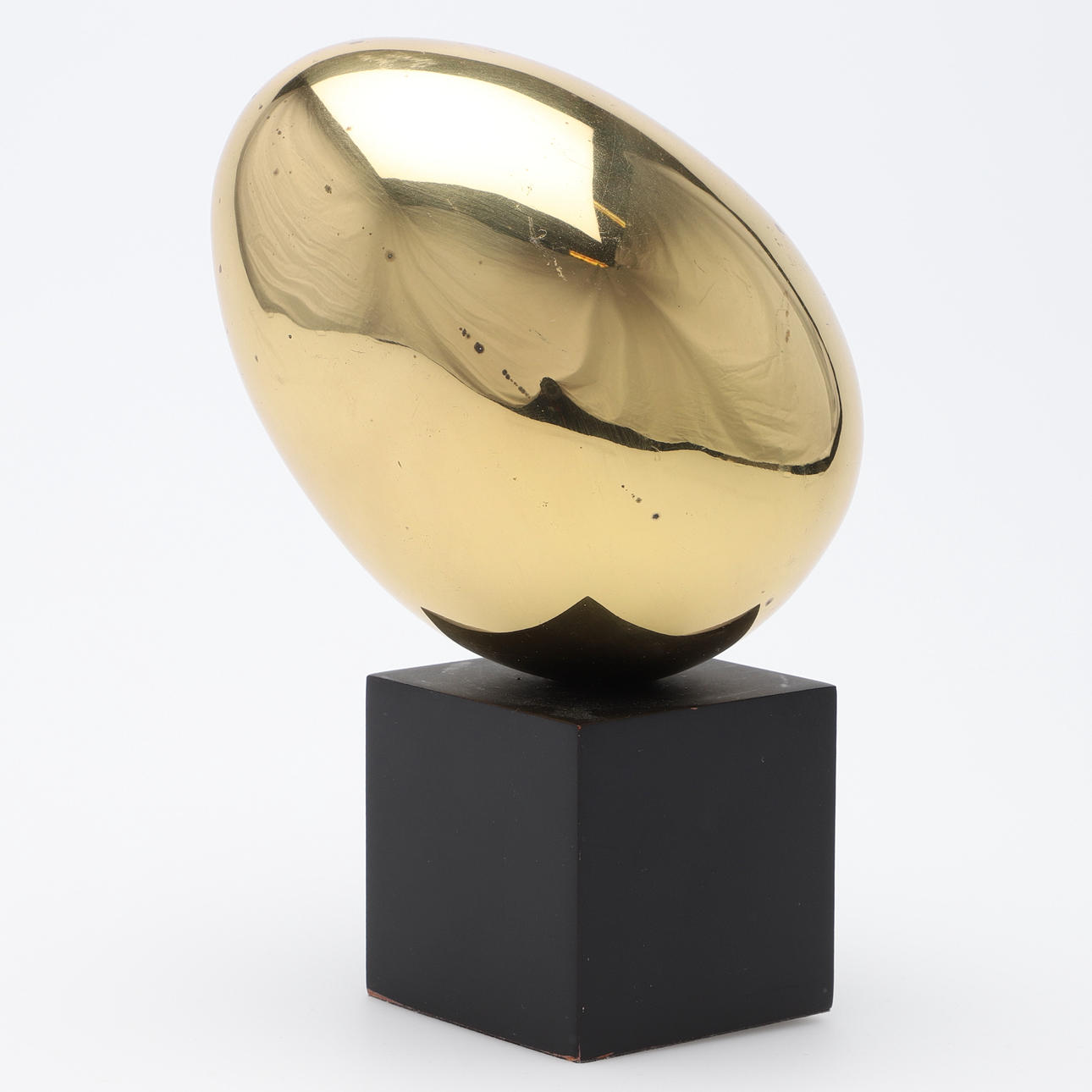 SKULPTUR, strutsägg mässing, galleri Scandia.