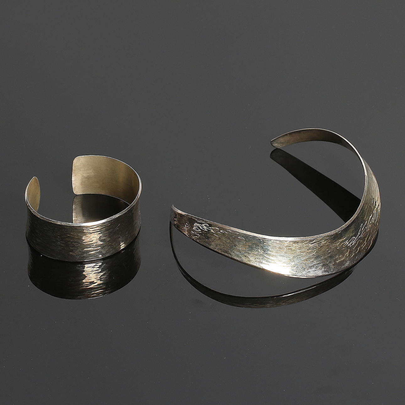 HALSBAND samt ARMBAND, 2 delar, silver, bl.a. ALTON, 1971. Totalvikt 119 gram.