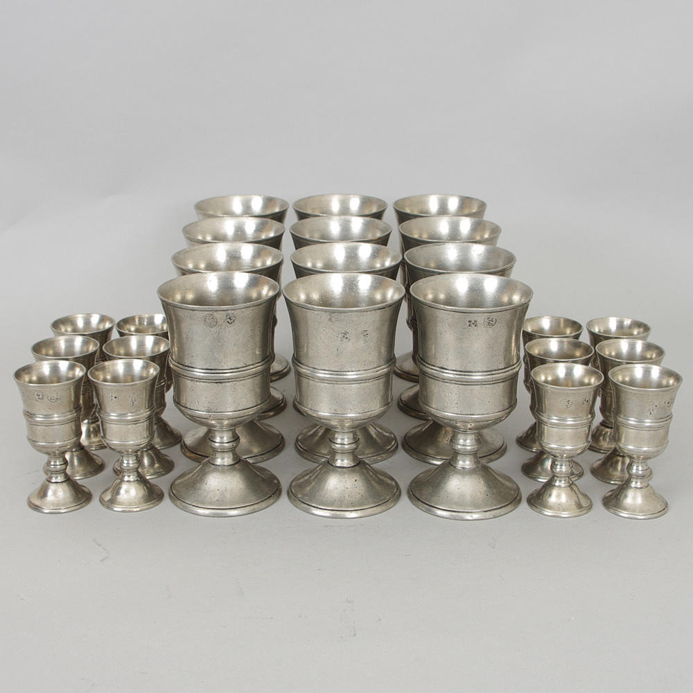 VINGLAS SAMT SNAPSGLAS, tenn, 12 + 12 stycken.