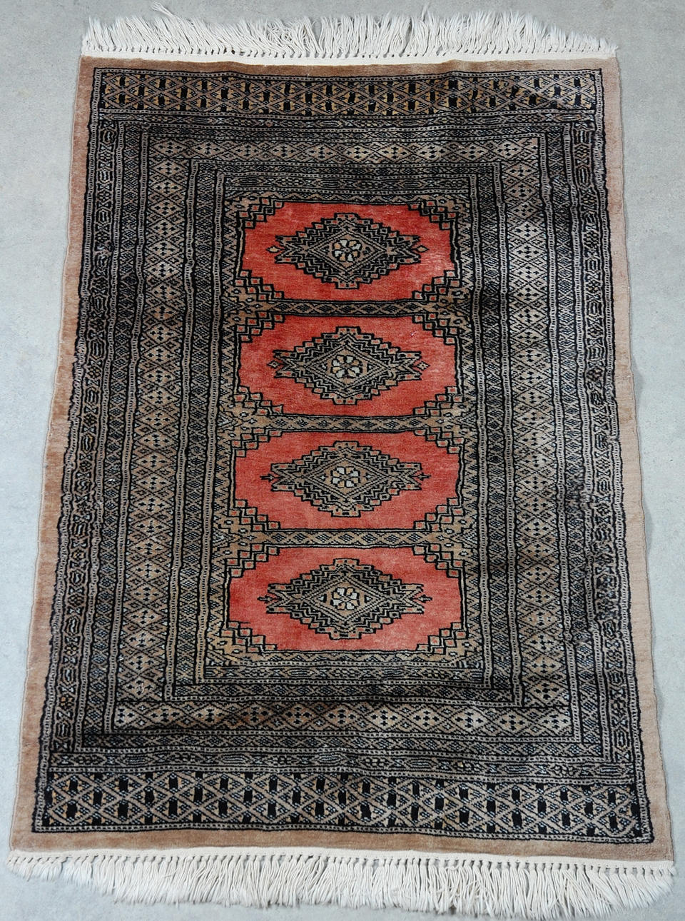 MATTA, handknuten, Pakistan, 115 x 80 cm.