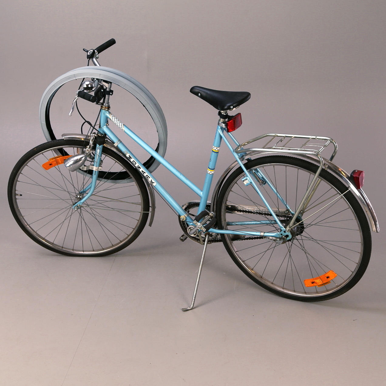 DAMCYKEL Monark, 26 tum, 3-växlad + två cykeldäck.