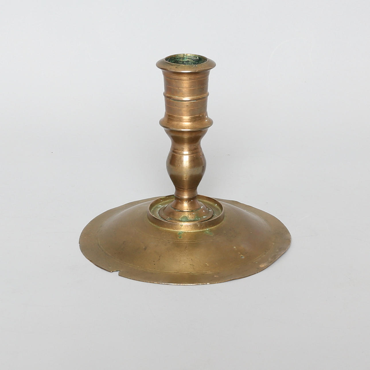 KERZENHALTER, Messing, Barock, 18. Jahrhundert.