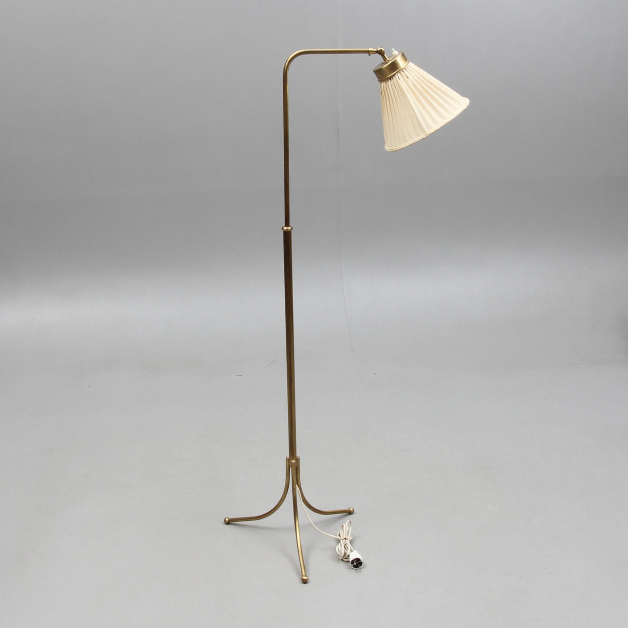 GOLVLAMPA, modell 1842, design Josef Frank, Firma Svensk Tenn.