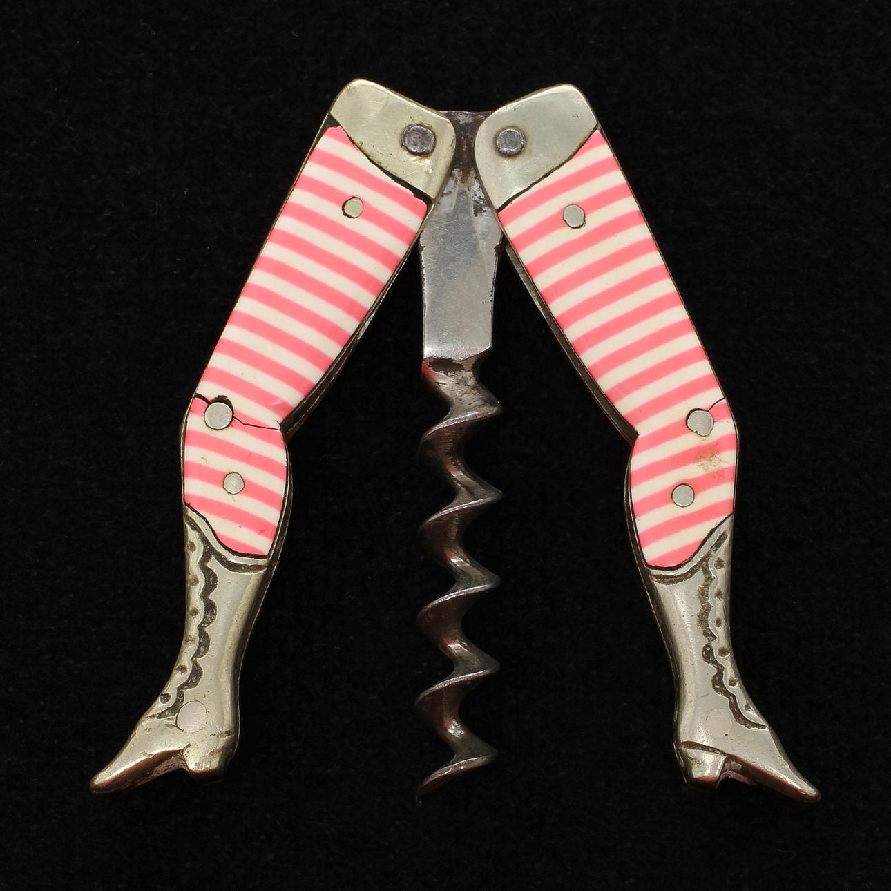 KORKSKRUV, i form av kvinnoben, 1900-talets första hälft.