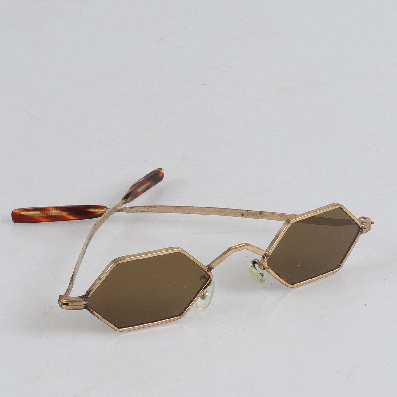 SOLGLASÖGON, modell John Lennon, Vintage.