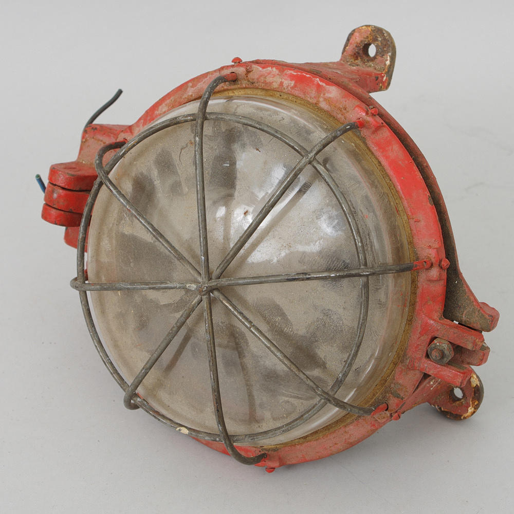 VÄGGLAMPA, gjutjärn/glas, industridesign.