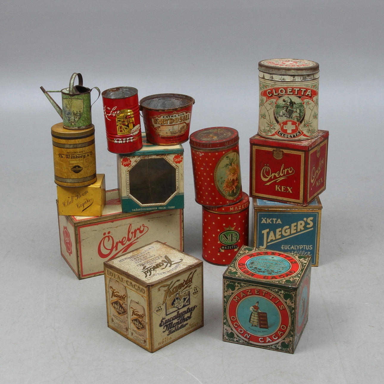 PARTI PLÅTBURKAR, från lanthandel, 14 delar.