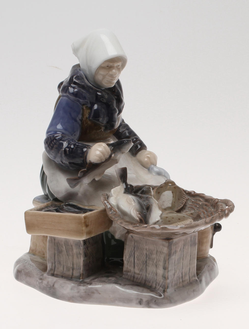 FIGURIN, porslin, kvinna säljer fisk, Axel Locher, Bing & Gröndahl.