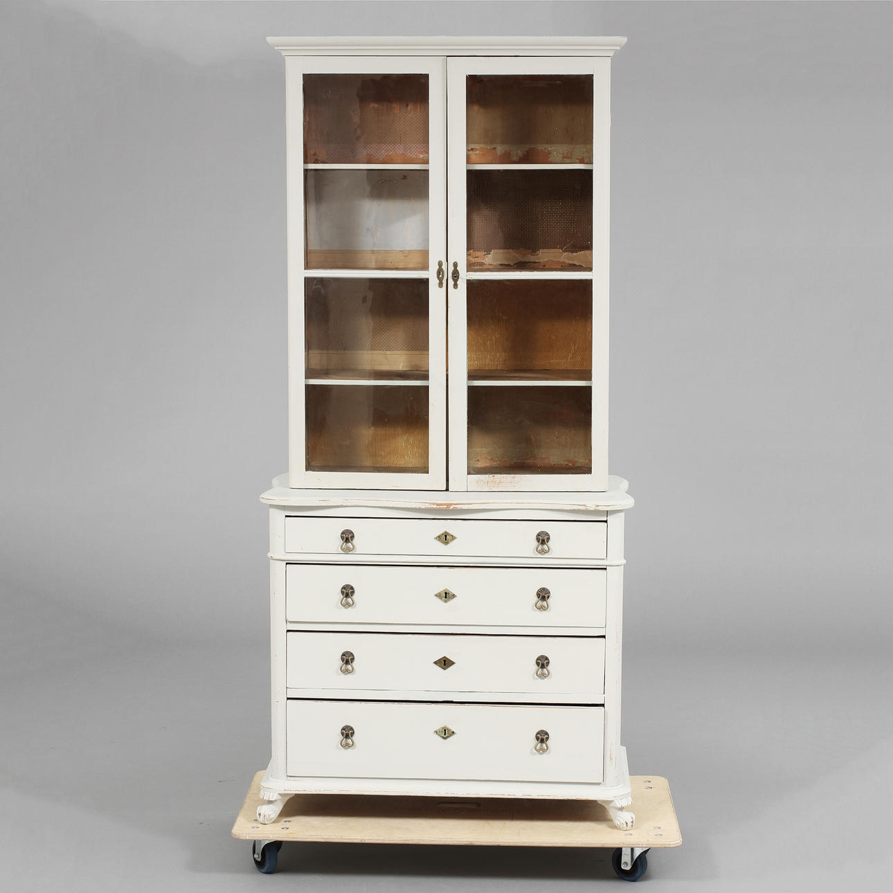 BYRÅ med VITRIN, 1800-talets mitt.